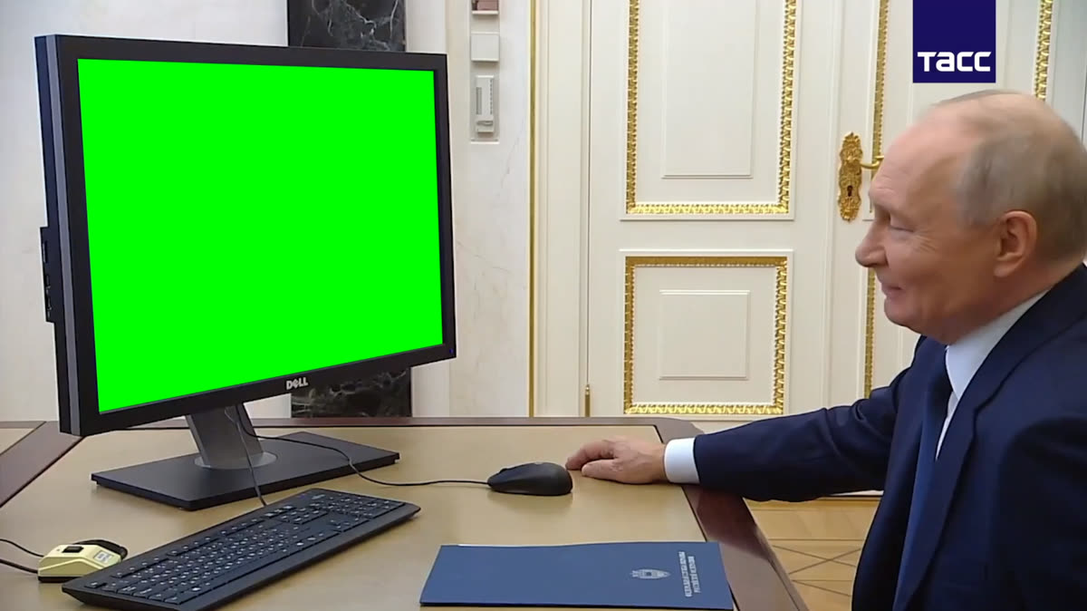 Vladimir Putin Using Computer meme (Green Screen)